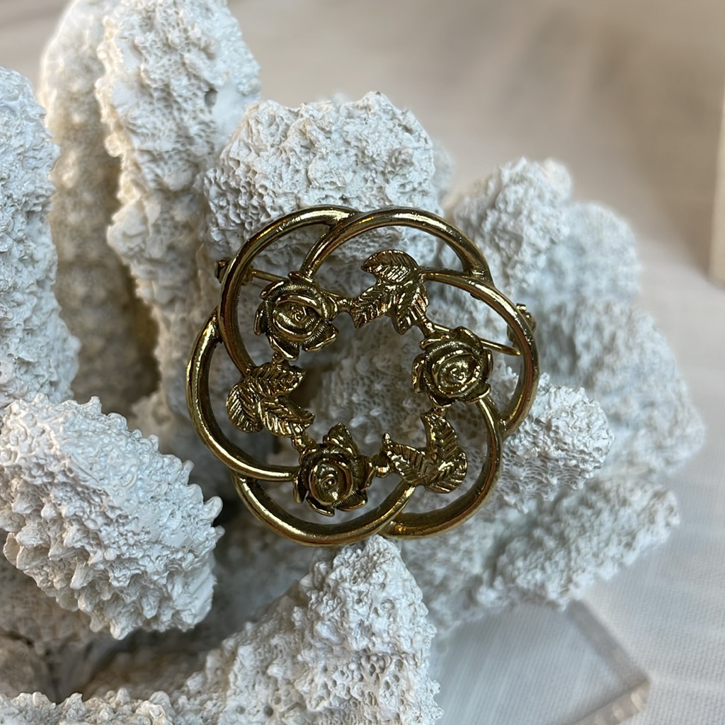 1928 Rose Spiral Wreath Flower Leaf Brooch Pin Open Victorian Style Gold Tone
